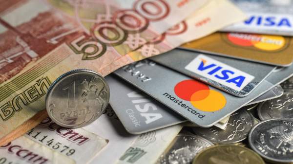 Read more about the article ОКБ: число выдач кредитных карт в России в июле упало на 49%