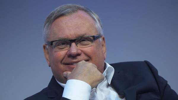Read more about the article Глава ВТБ Костин заявил о тренде на дедолларизацию в мире