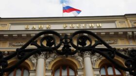 Шохин: ЦБ до конца года будет аккуратно подходить к вопросу снижения ключевой ставки