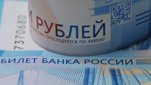 Read more about the article ЦБ в 2025 году выдавал льготных кредитов в среднем на 130 миллиардов рублей в месяц