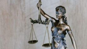 Суд Петербурга по заявлению ЦБ признал банкротом Таврический банк