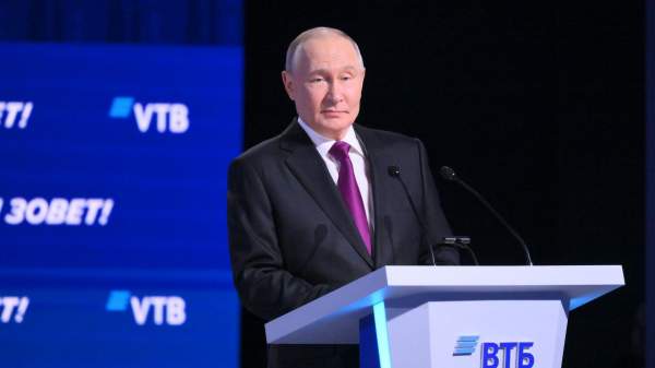 Read more about the article Путин: российский банковский сектор работает уверенно и стабильно