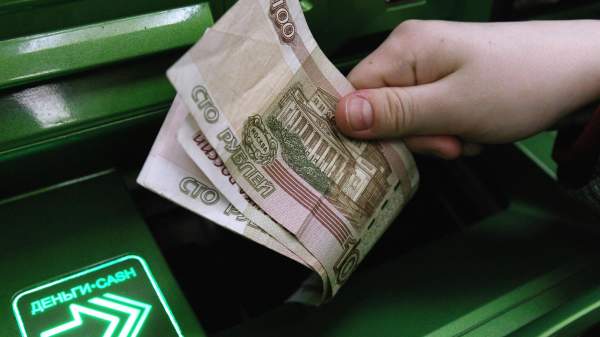 Read more about the article ЦБ: россияне в среднем четыре раза в месяц снимают наличные в банкоматах