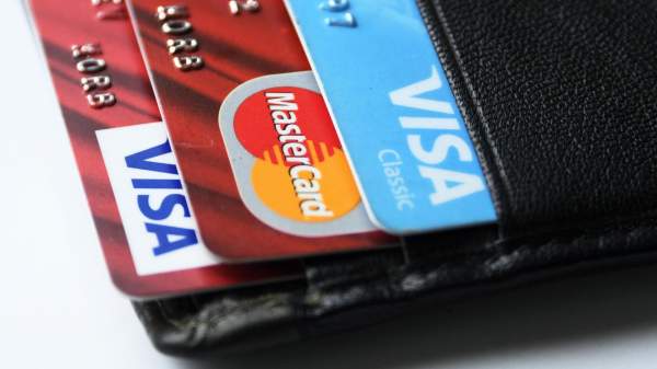 Read more about the article Глава ЦБ Набиуллина заявила, что карты Visa и Mastercard постепенно выводятся из оборота