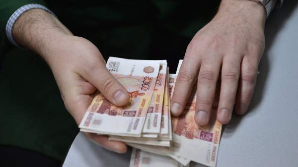 Read more about the article ЦБ: потери клиентов банков от мошенников во II квартале снизились до 7,35 миллиарда рублей